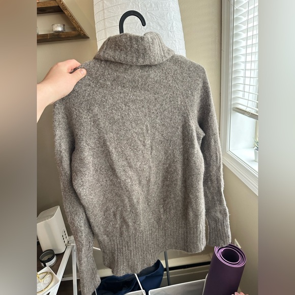 Aritzia Community Wool Turtleneck Sweater - Picture 8 of 8